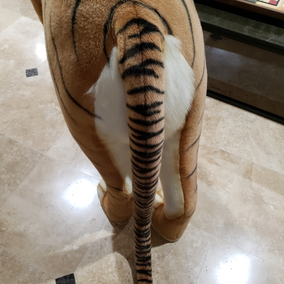 FAO Schwartz life size Tiger - Picture 6 of 6